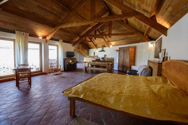 Reception room Crouy-sur-Ourcq